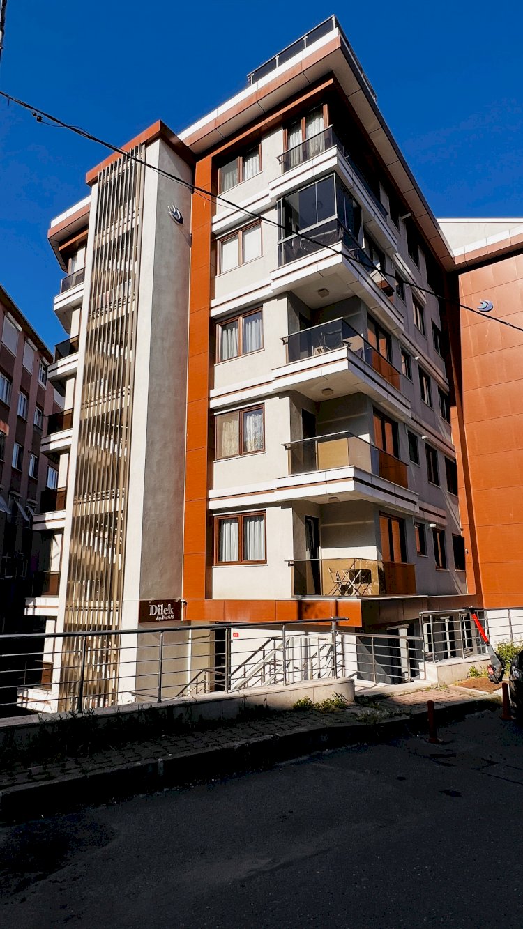 Fikri Öneş Sokak Dilek Apartmanı