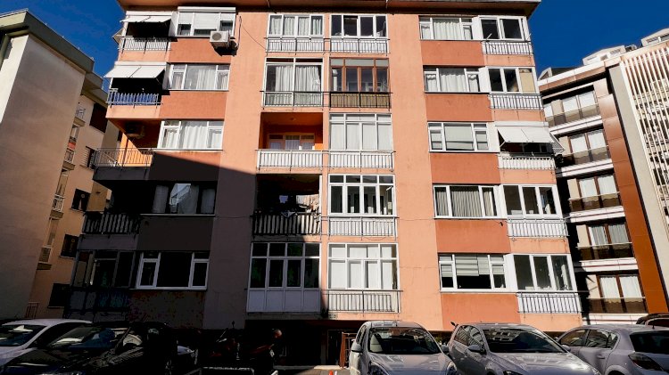 Fikri Öneş Sokak Set Apartmanı