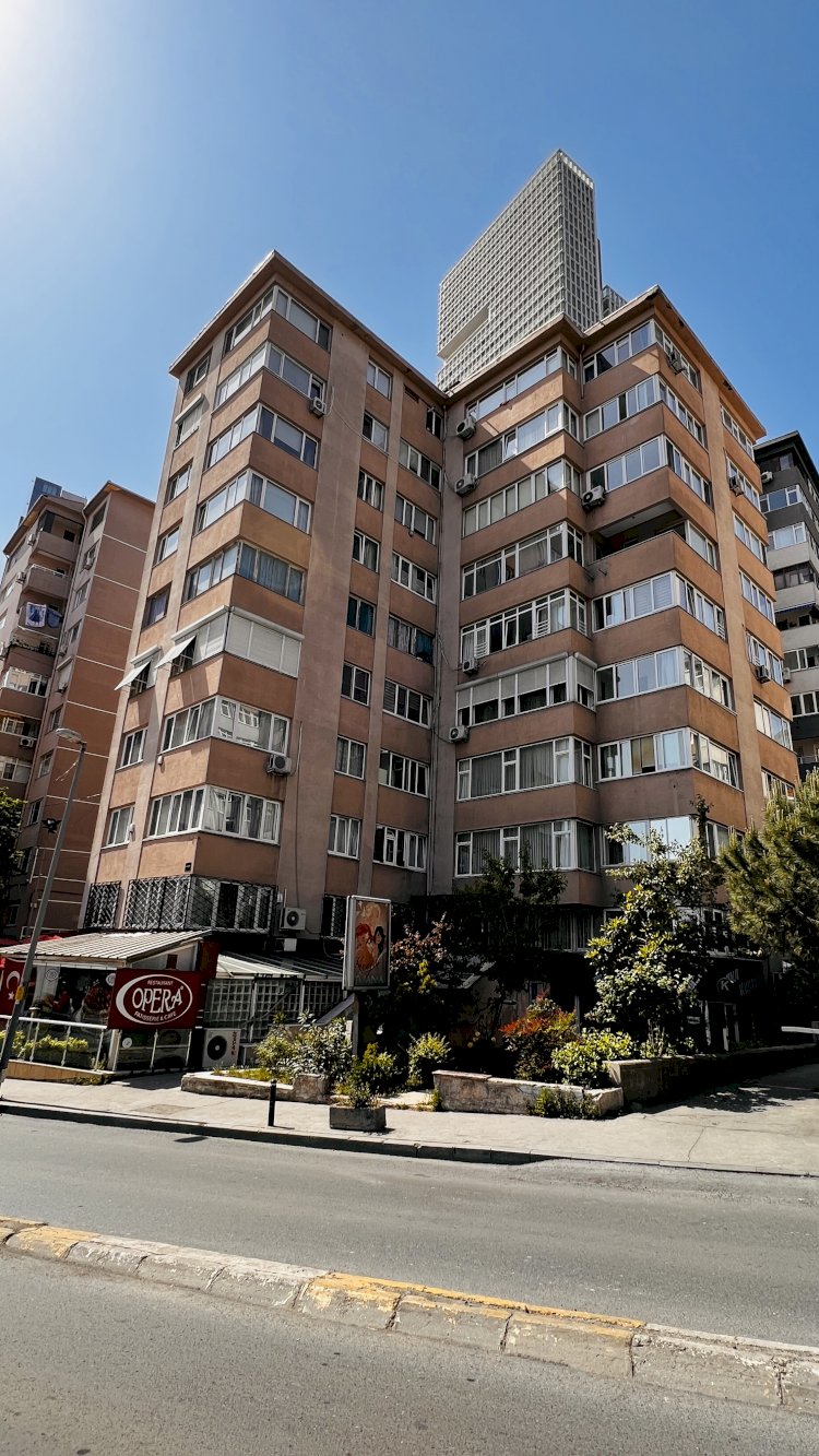 Mevlüt Pehlivan Sokak Onur Apartmanı