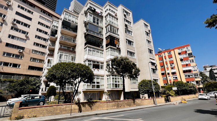 Mevlüt Pehlivan Sokak Özderici Apartmanı