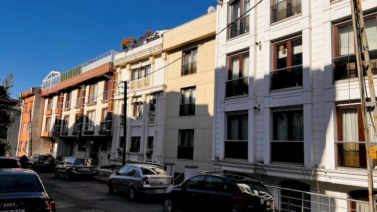 Sebat Sokak Hacı Haliloğlu Apartmanı