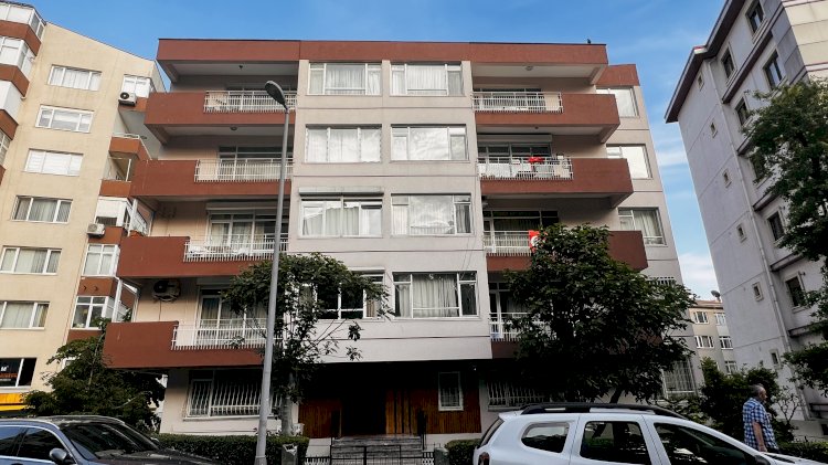 Süleyman Bey Sokak Yeşim Apartmanı
