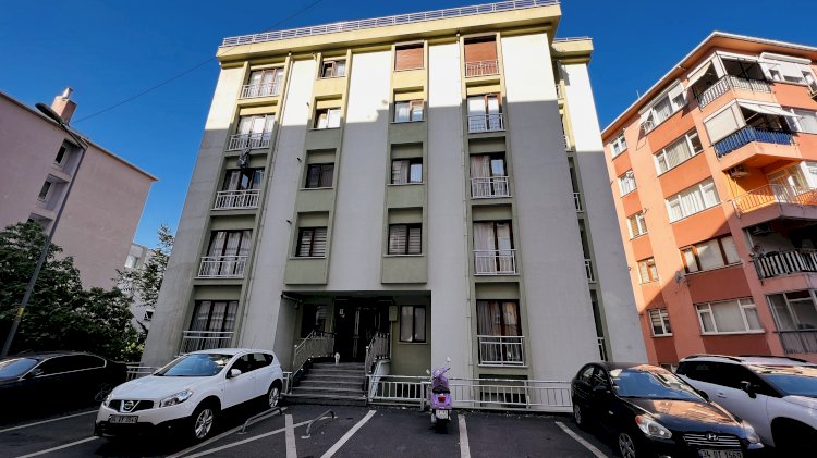 Fikri Öneş Sokak Nur Apartmanı