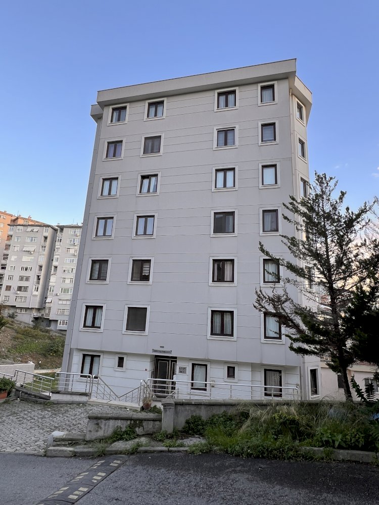 Göktürk Sokak Alp Apartmanı